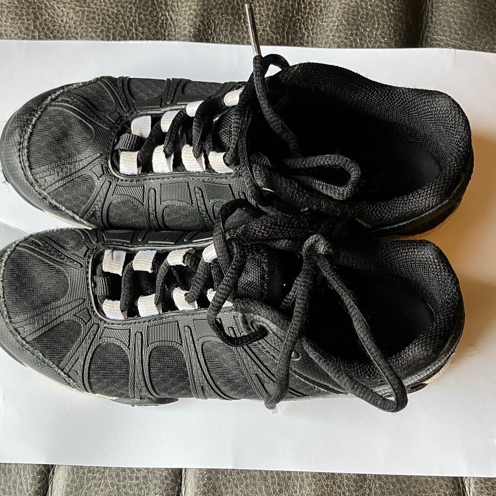 GK cheer shoes